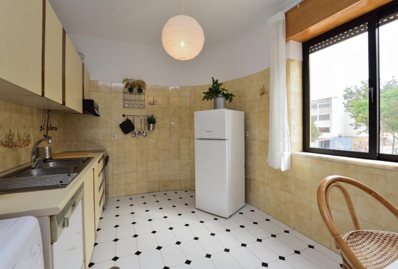 Palmeiras Beach Apartment Costa de Caparica Luaran gambar